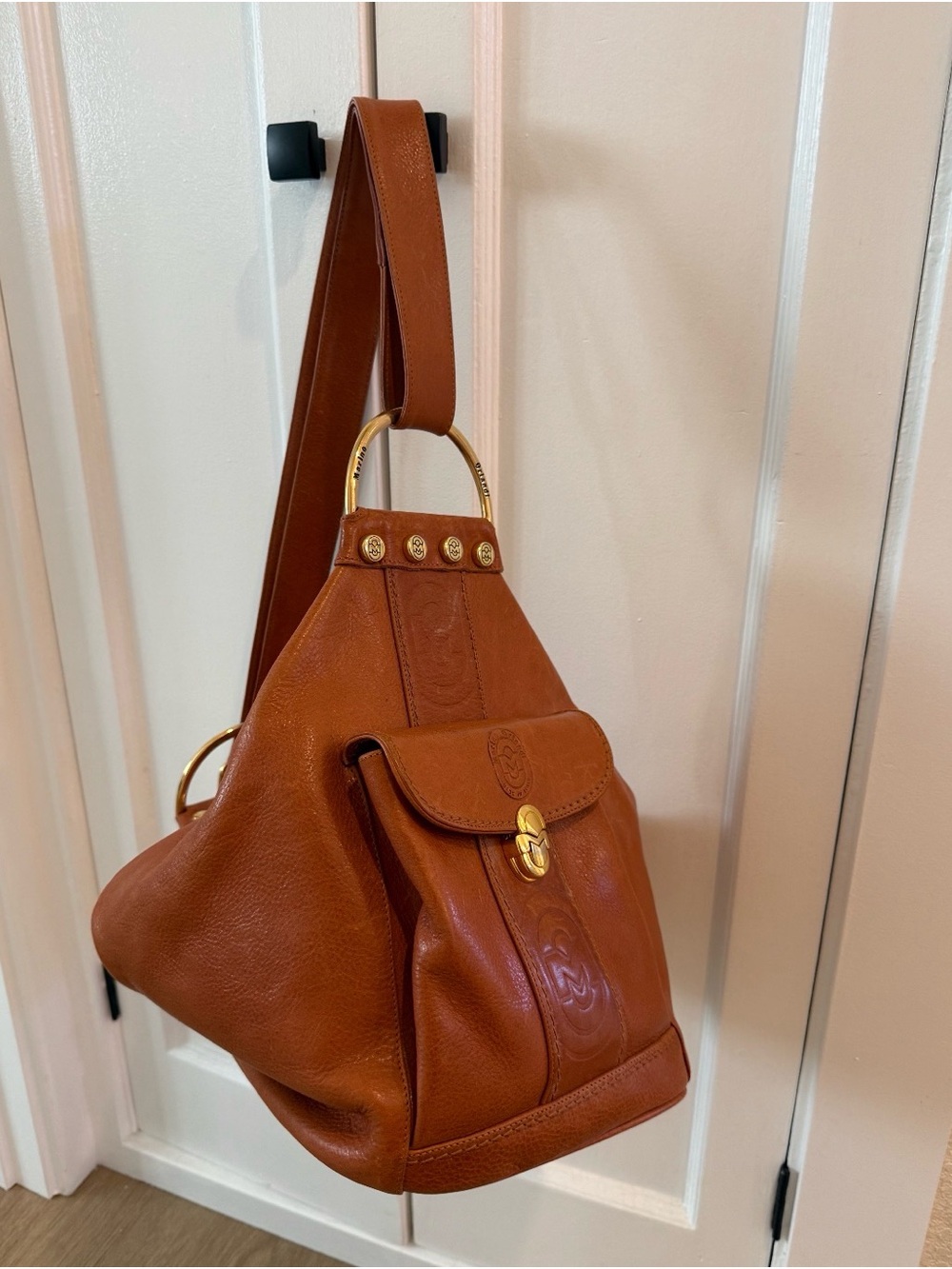 Vintage Brown Leather Shoulder Bag with Gold Hardware